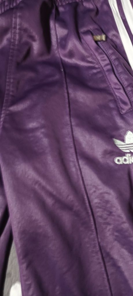 Vând pantaloni adidas