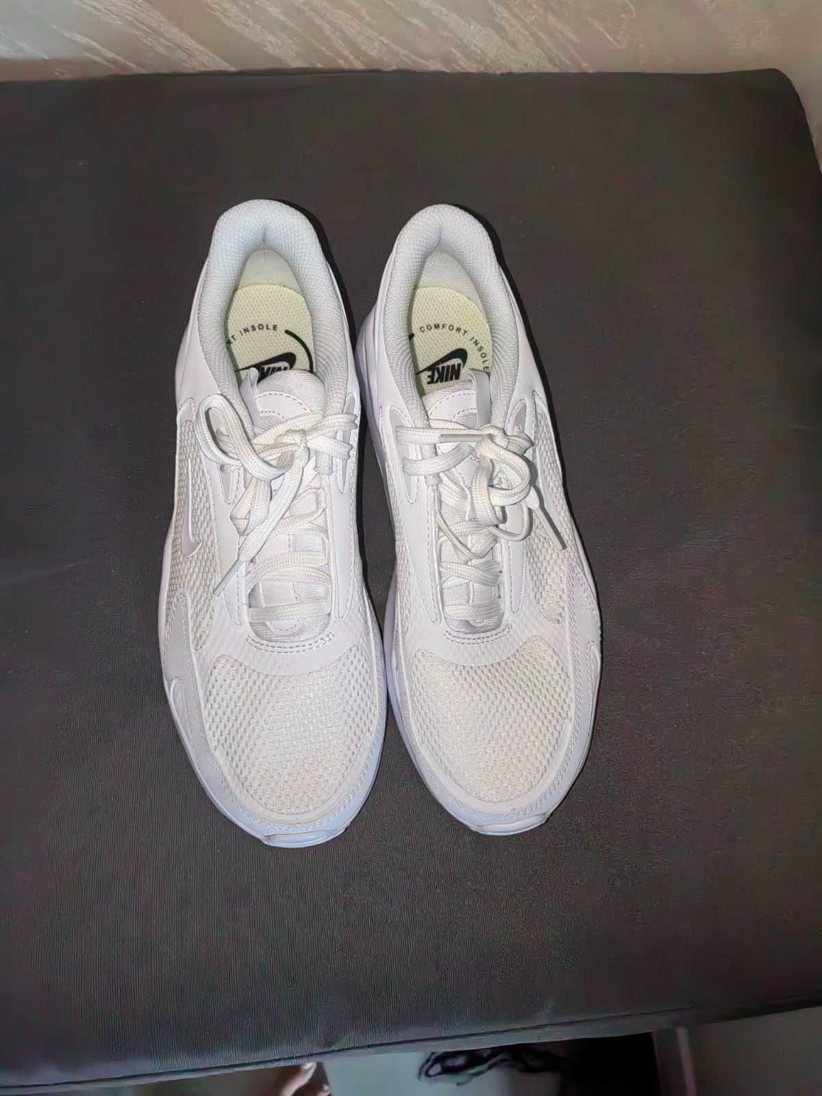 Продавам Nike Air Max bolt