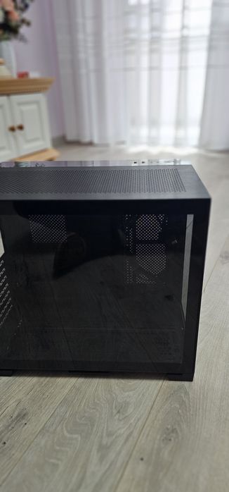 LianLi O11 Dynamic Mini - carcasă premium, stare excelentă