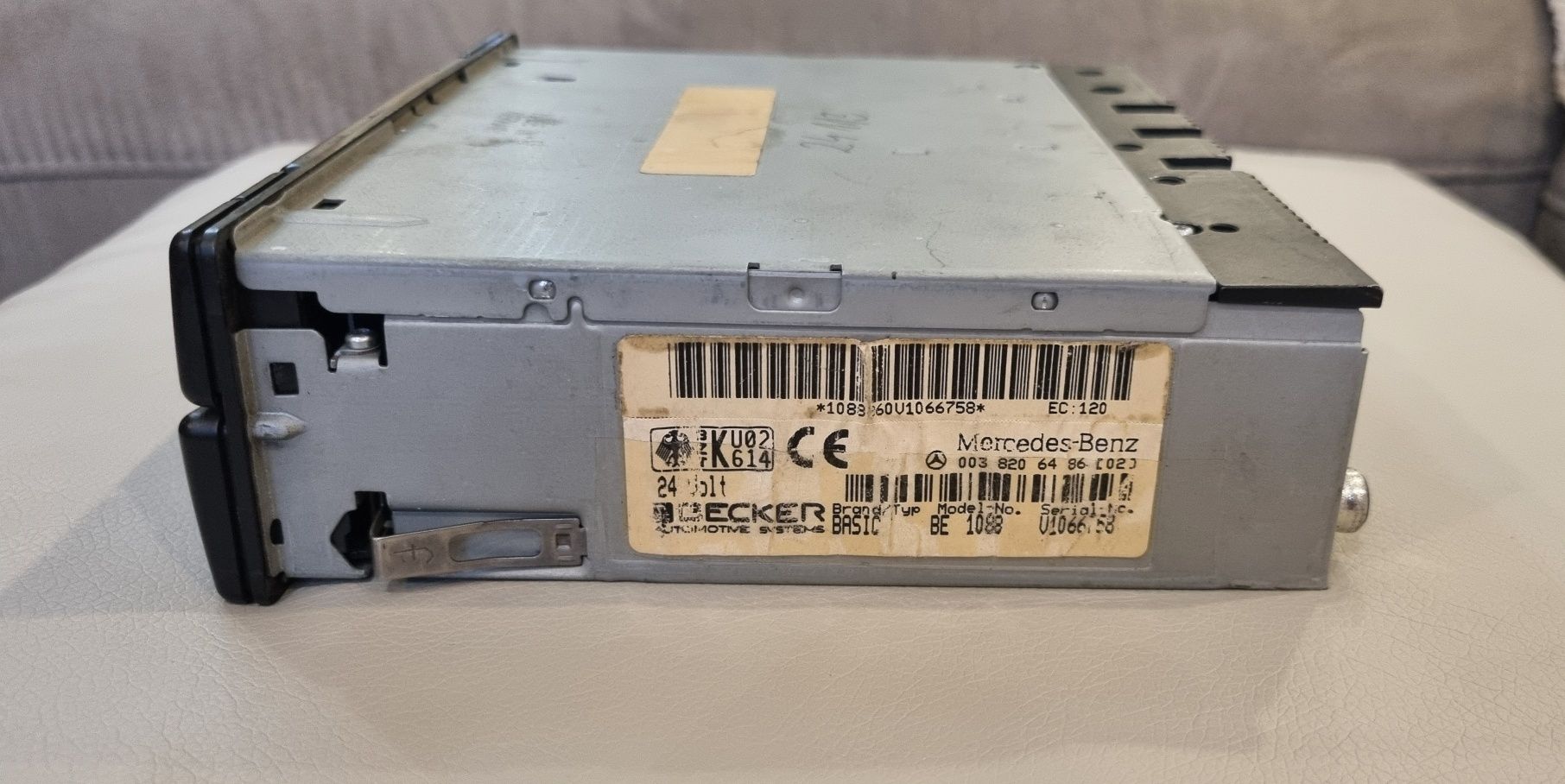 Radio casetofon mercedes basic becker 24 volti camioane tiruri