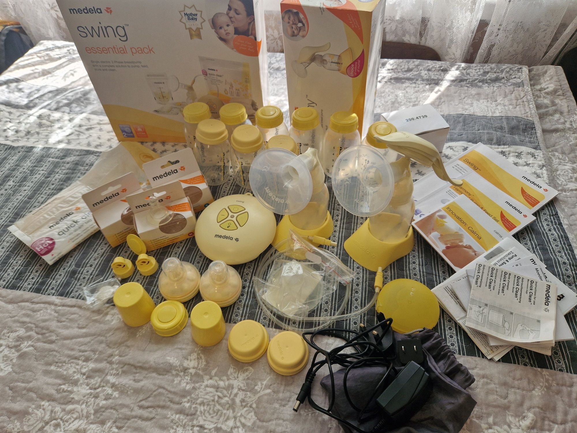 2 бр. помпи за кърма - ръчна и електрическа Medela ++ много аксесоари