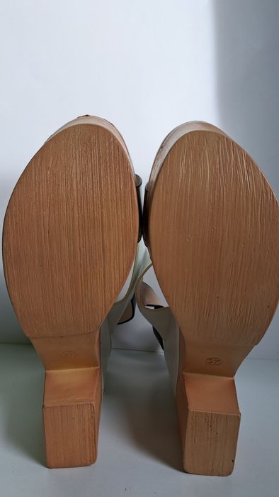 Шикозни сандали с платформа