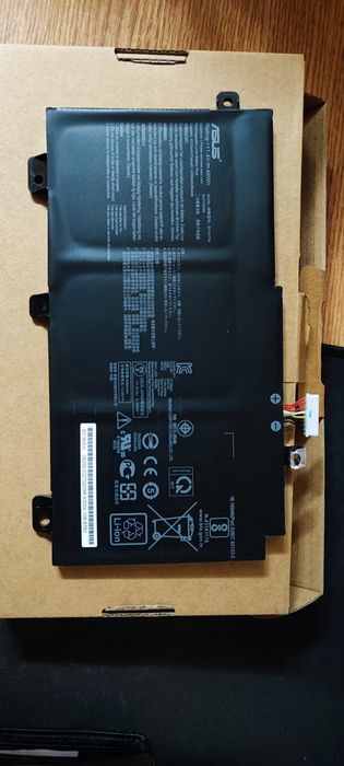 Vând baterie de laptop Asus