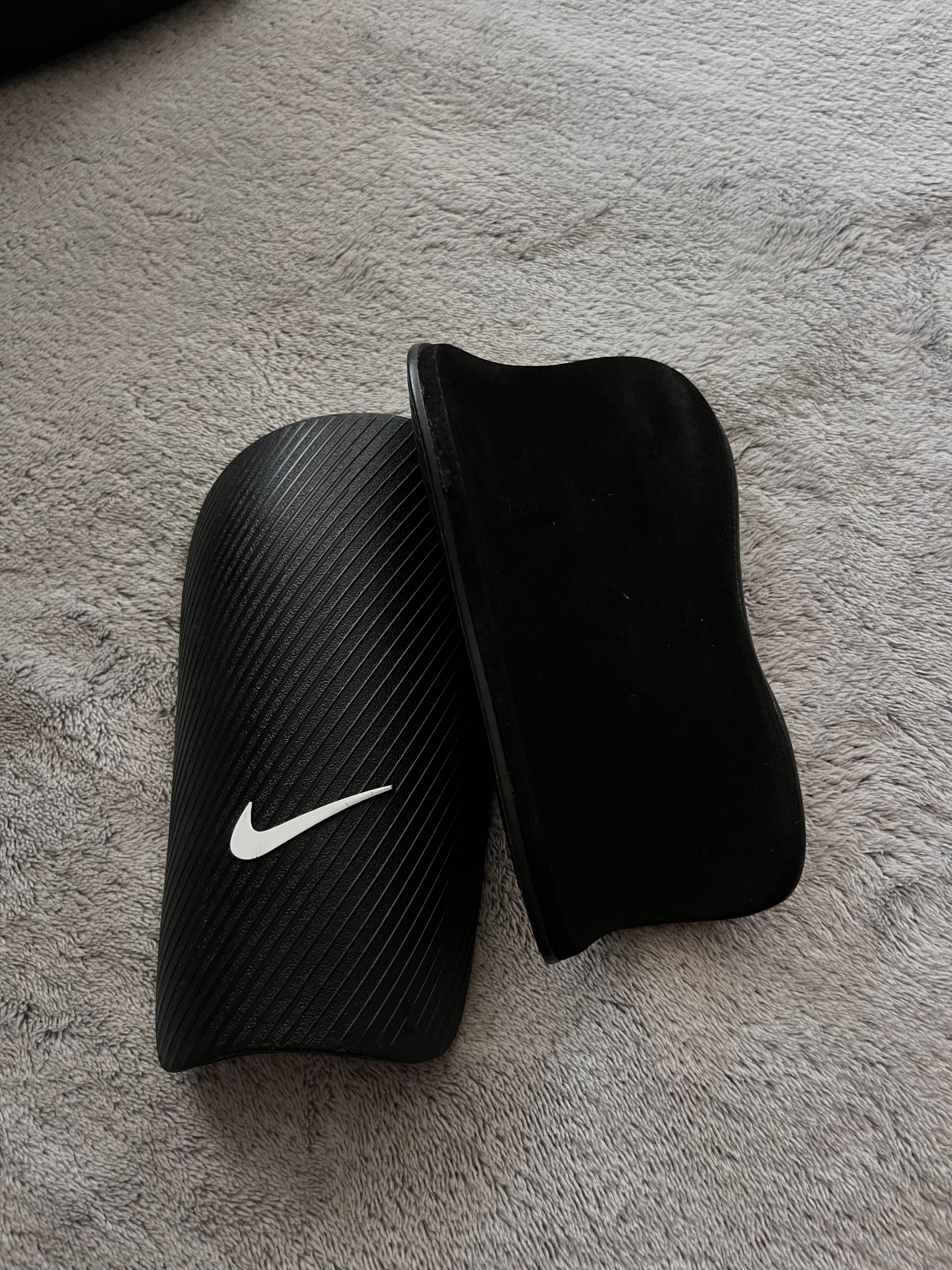 Оригинални кори за футбол Nike – черни