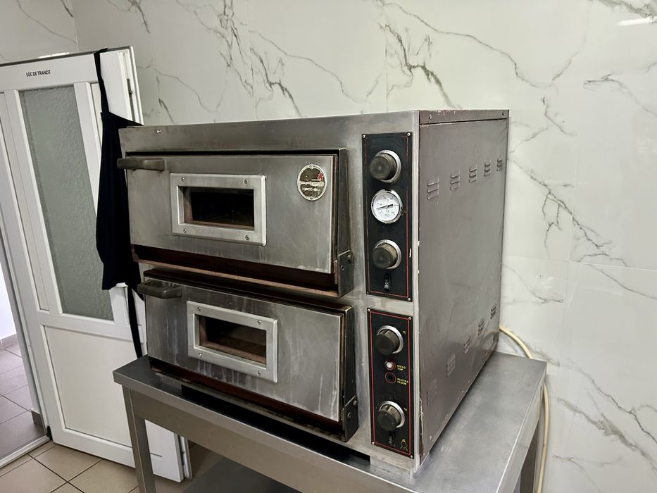 Cuptor 8 pizza trifazic, utilizat, functional