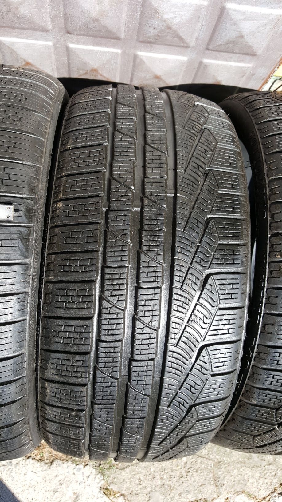 235/40/19.225/45/19,225/40/19,pirelli,9-10mm,dot 3413/3420