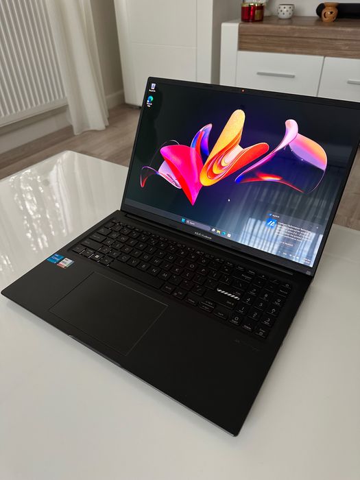 Laptop ASUS Vivobook 16 OLED 3.2K 120Hz, i5-1235U, 16GB RAM, 512GB SSD