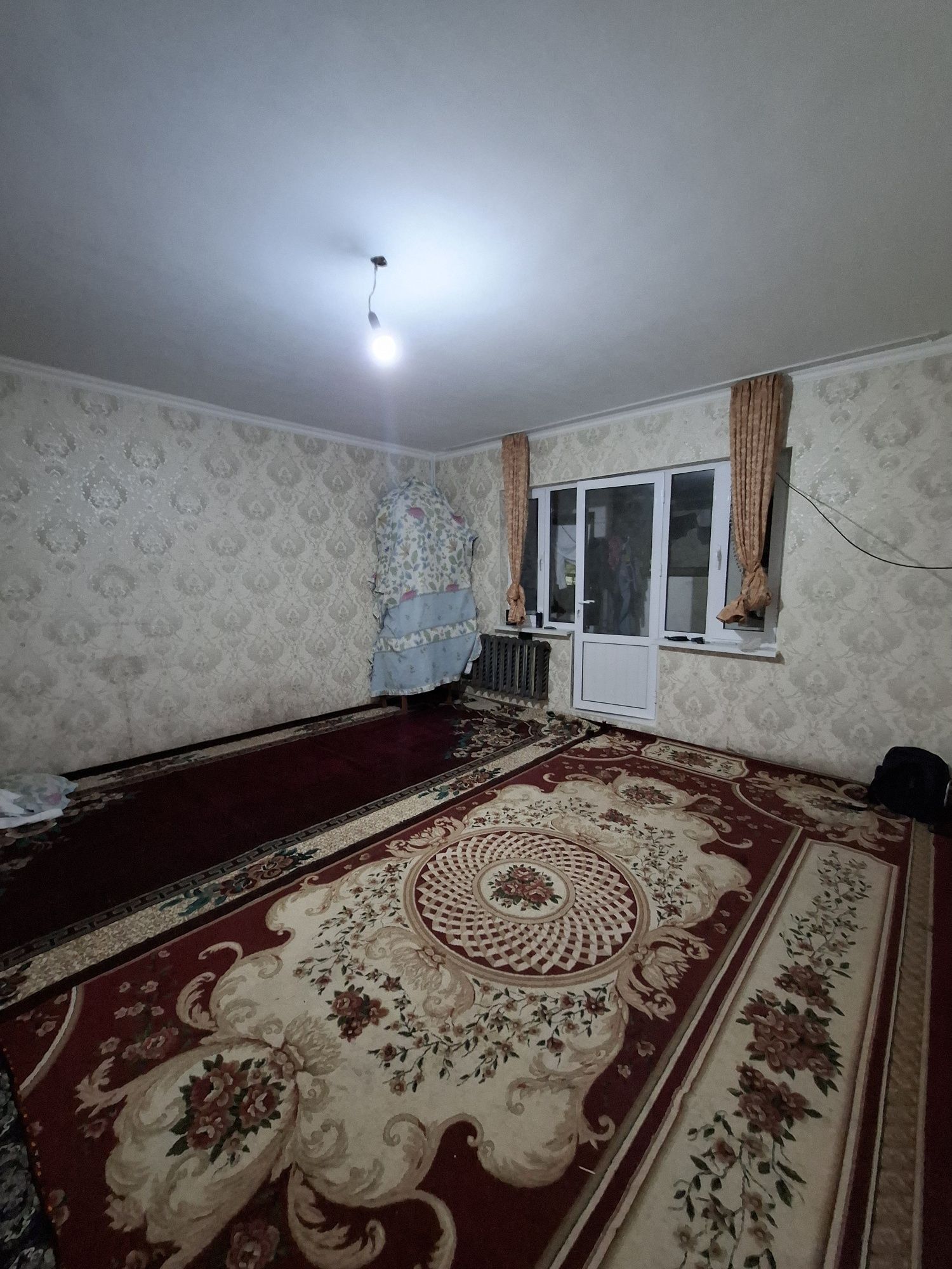 Продаю 1 ком квартира на 1 этаже 9 этажного дома. Авиосозлар 1
