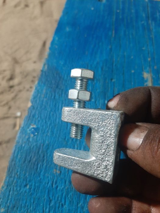 Зажым сатылады 1000 тенгеден штугі