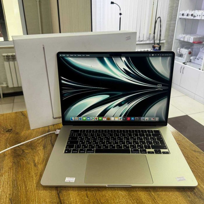 Ноутбук Apple MacBook 15 - inch M3 256GB / sk142128