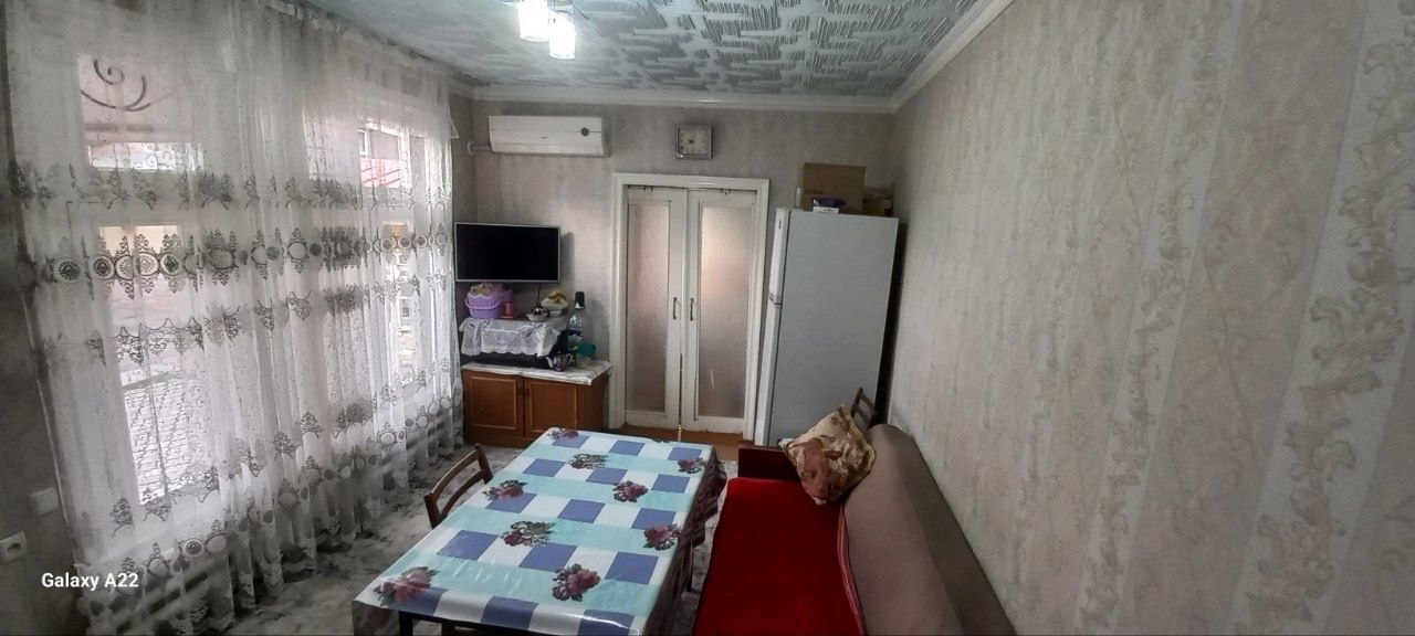 Продаётся  дом(земля) в центры. 3 соток.