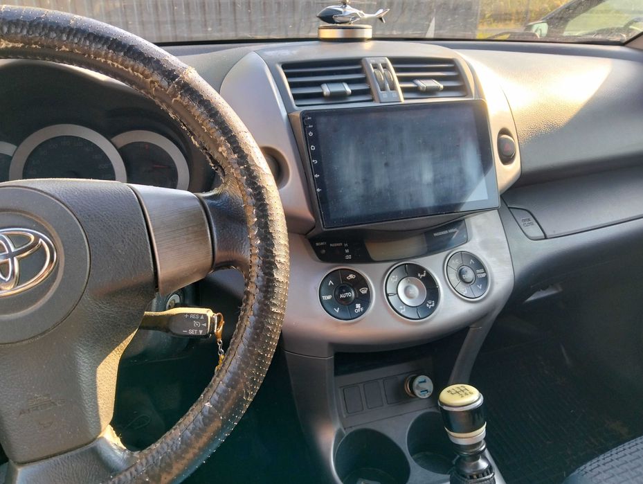 Auto toiota rav 4