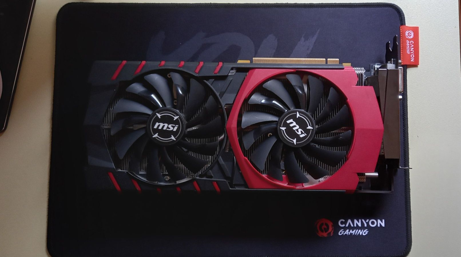 R9 390x 8gb VRAM 512bit