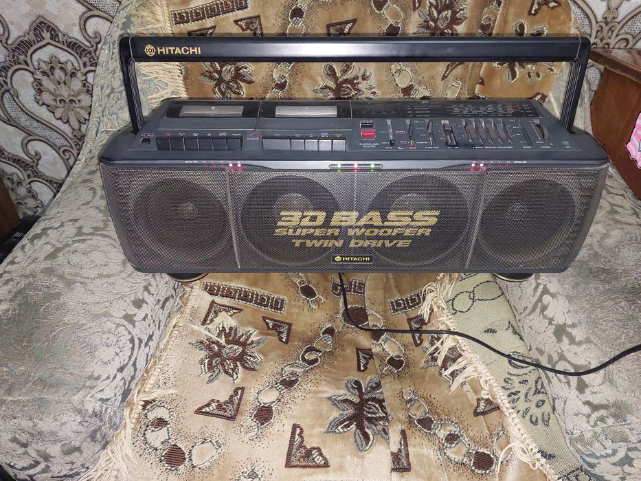 Магнитофон HITACHI модель TRK -3 D88E