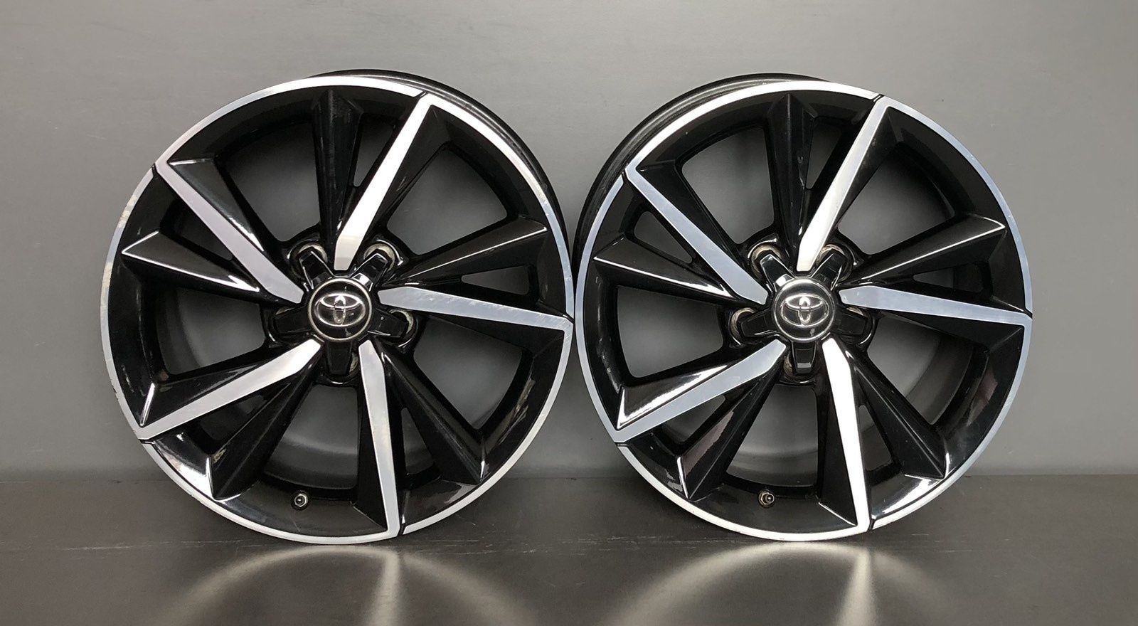 Оригинални джанти за Toyota Auris 17 cola