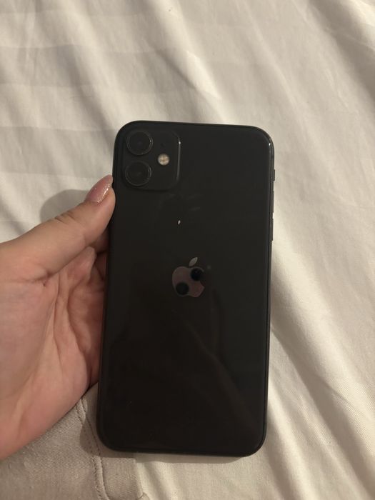 Iphone 11, ecran spart, functioneaza perfect.
