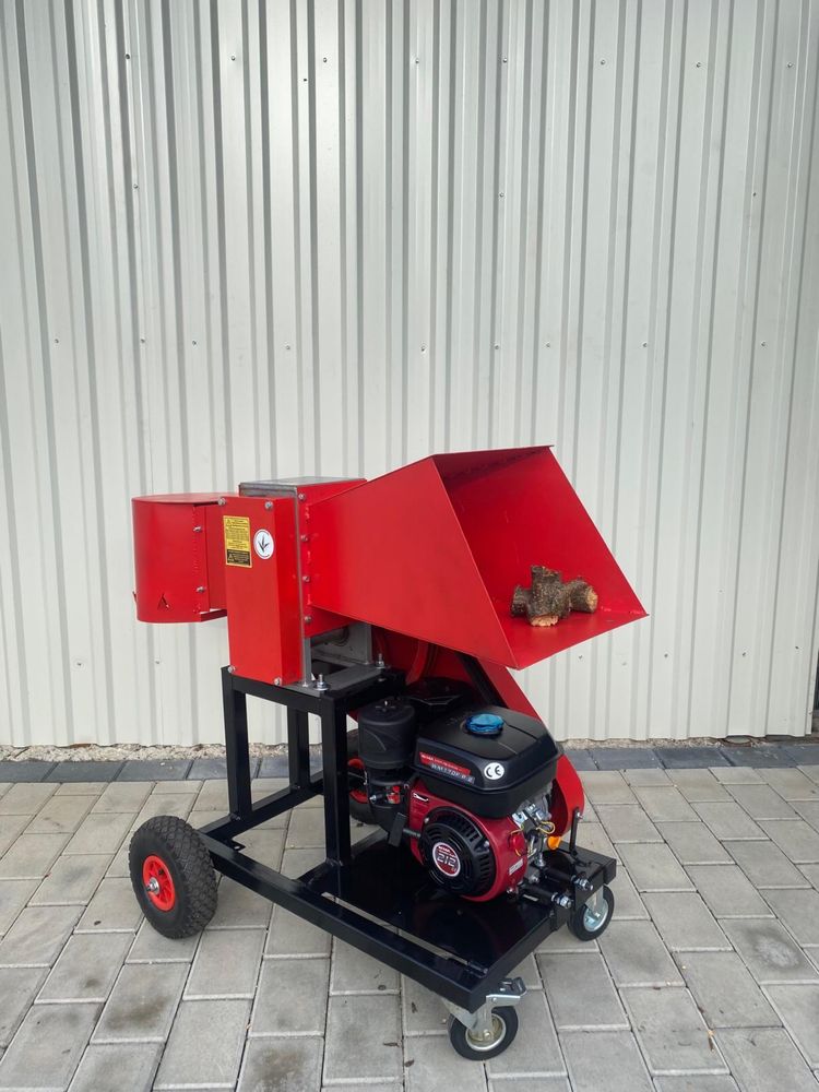 Tocătoare de crengi pe benzina 9CP