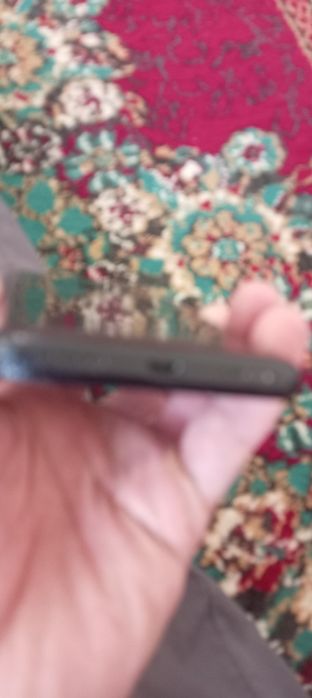 Прадаётся телефон редми5