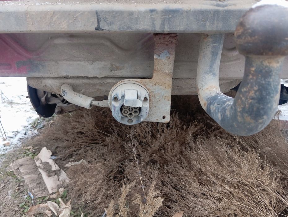 Продам фаркоп Мазда