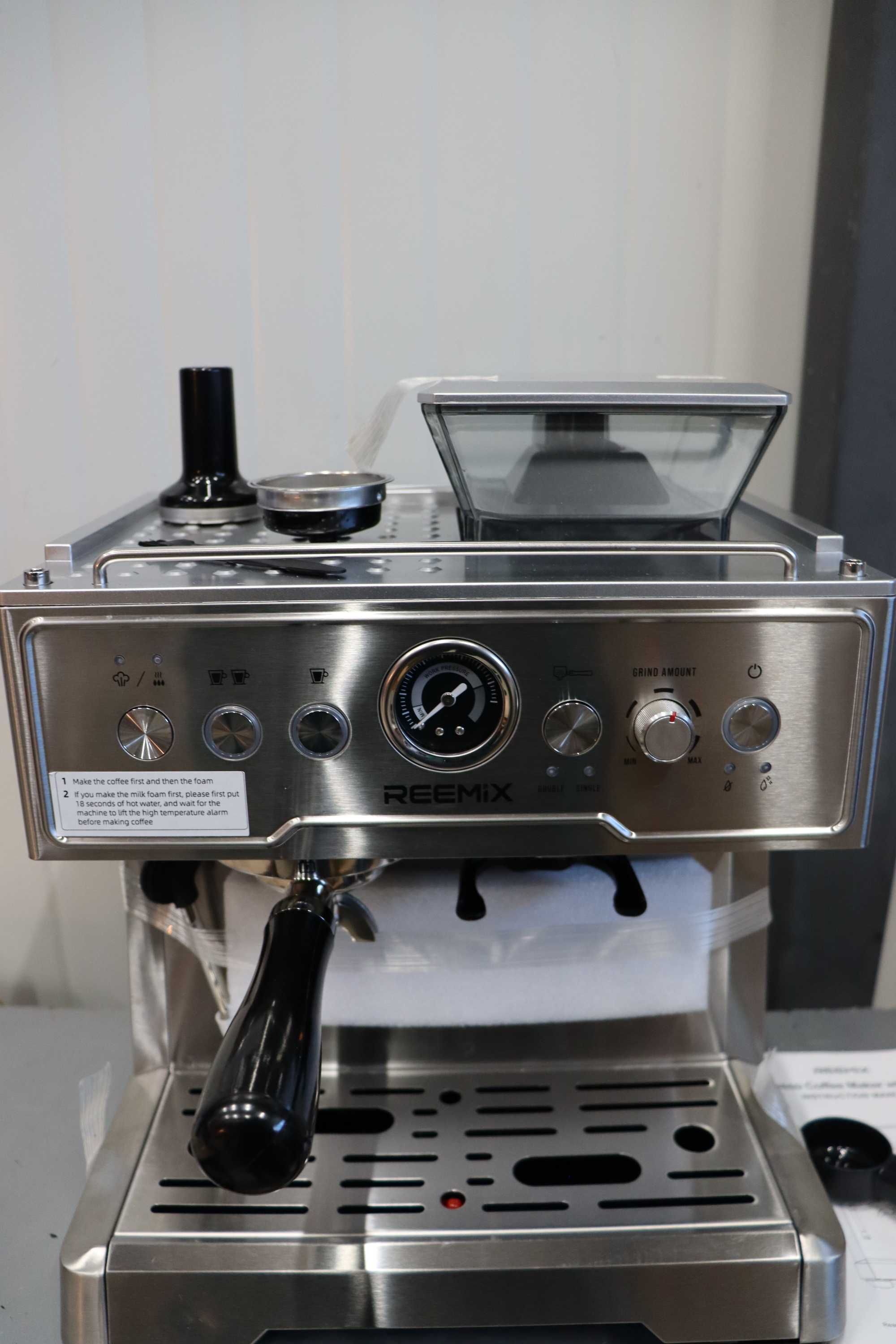 Кафемашина Reemix, 20Bar, вградена мелачка и разпенител за мляко,1350W