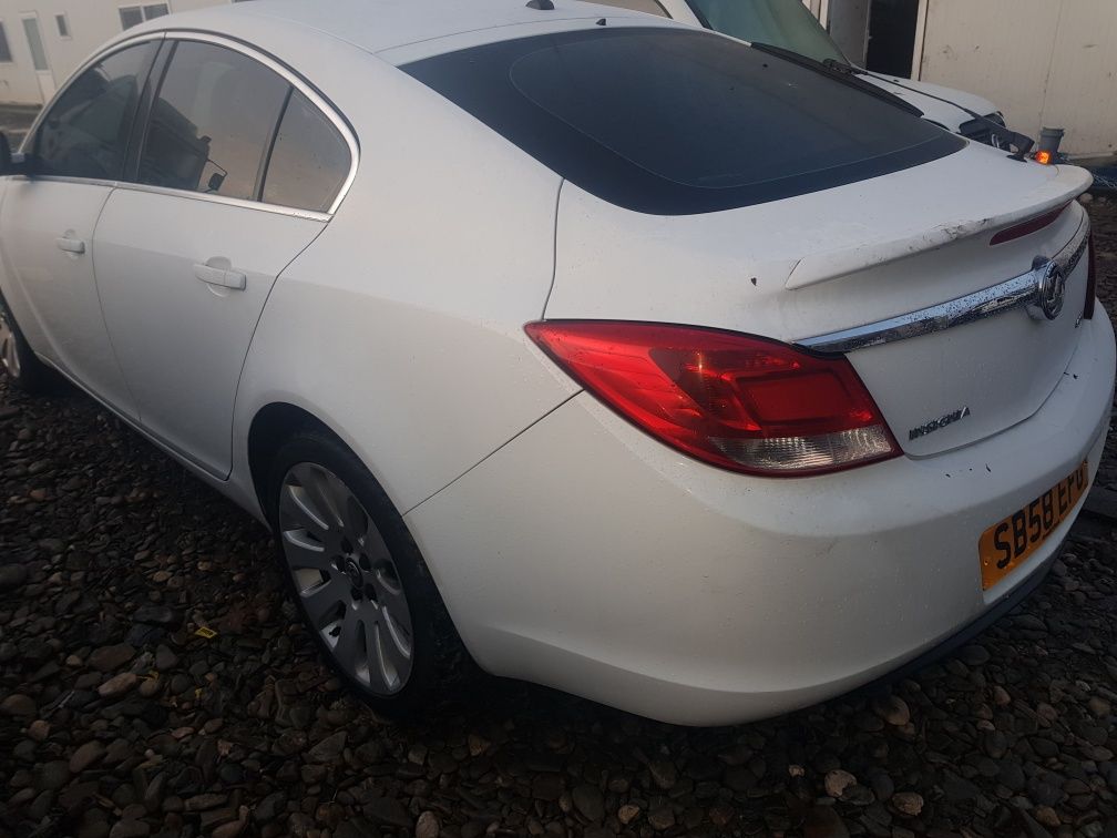 Dezmembrez Opel Insignia