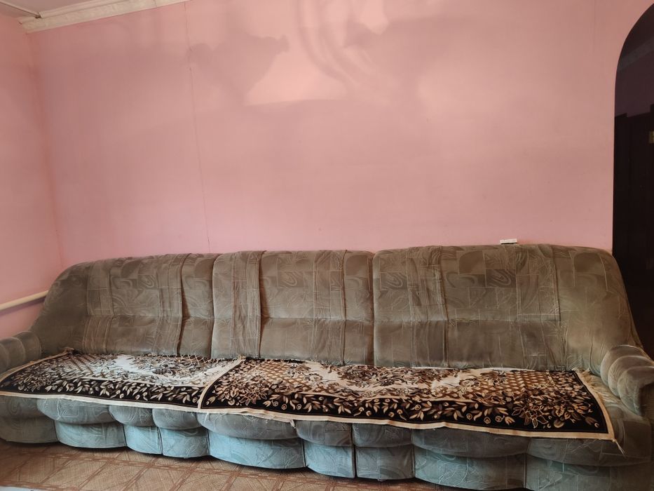 Диван 3 бөліктен тұрады