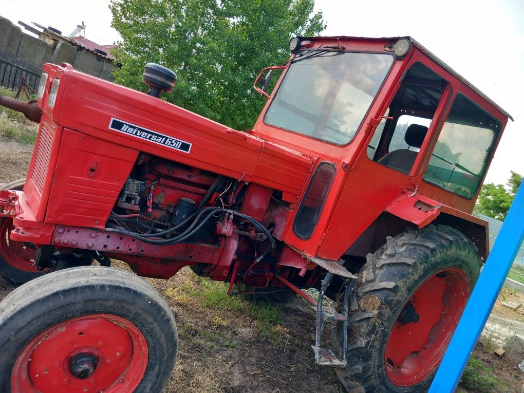 Vând tractor U 650