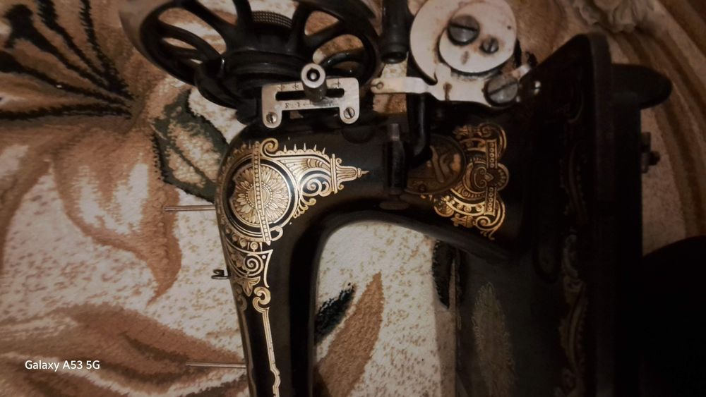 Vând masina de cusut Singer Model 15k