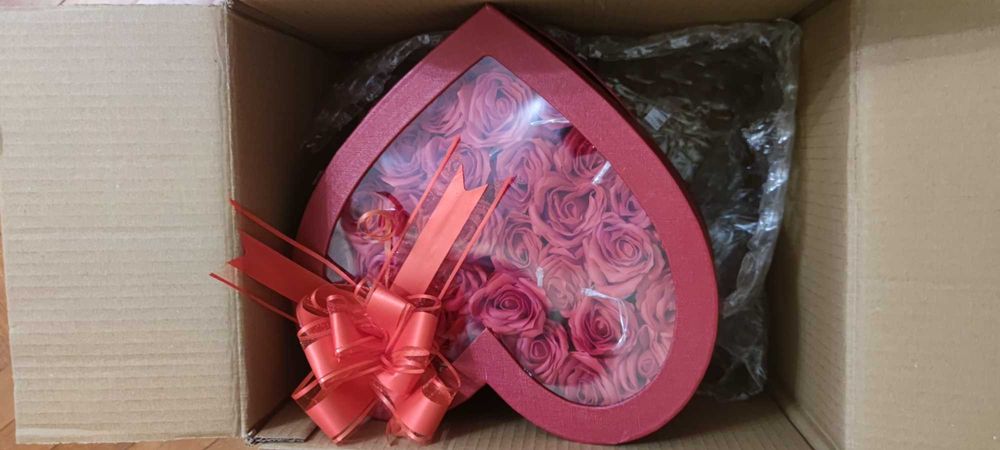 Сърце с рози и лампички