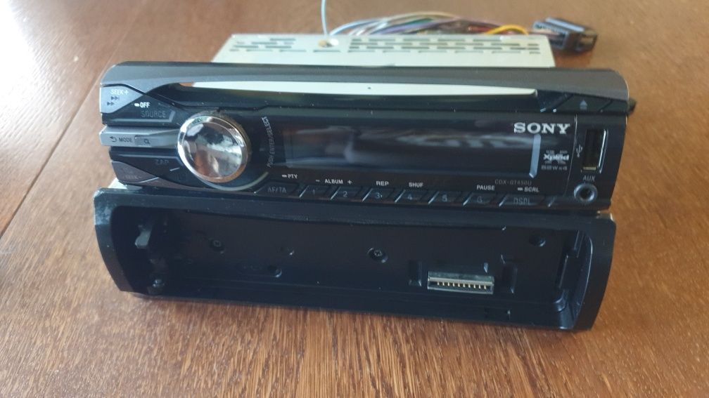 Авто плеър радио музика за кола Сони Sony CD MP-3 USB AUX