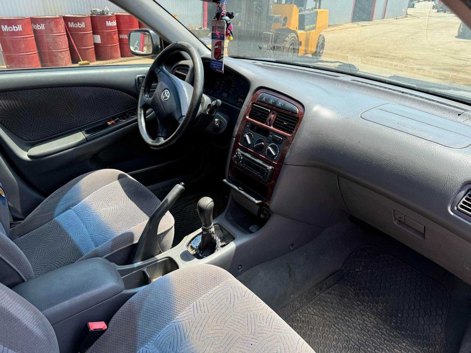 Тойота Авенсис 2000г.