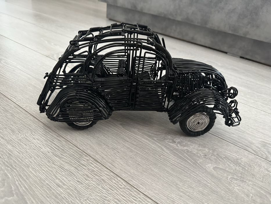 Ръчно изработена кола от тел