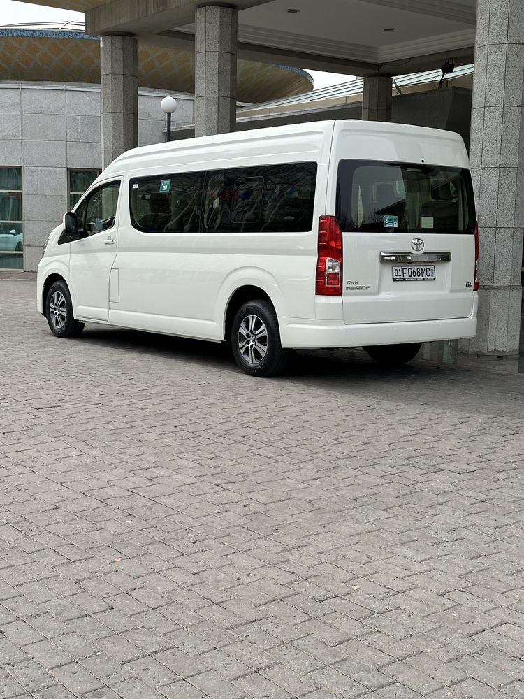 Услуги на микроавтобусе марки Тойота Hiace