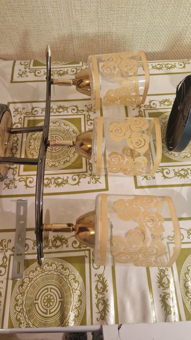 Продам люстру золотистый и черный