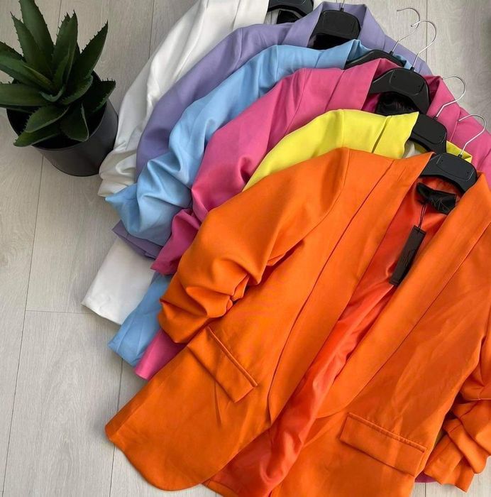 Дамски цветни пролетни сака