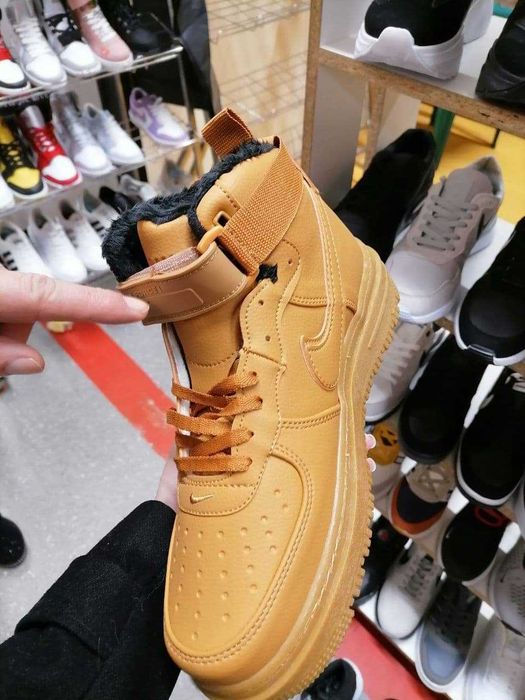 Ghete bărbați Nike
230 lei