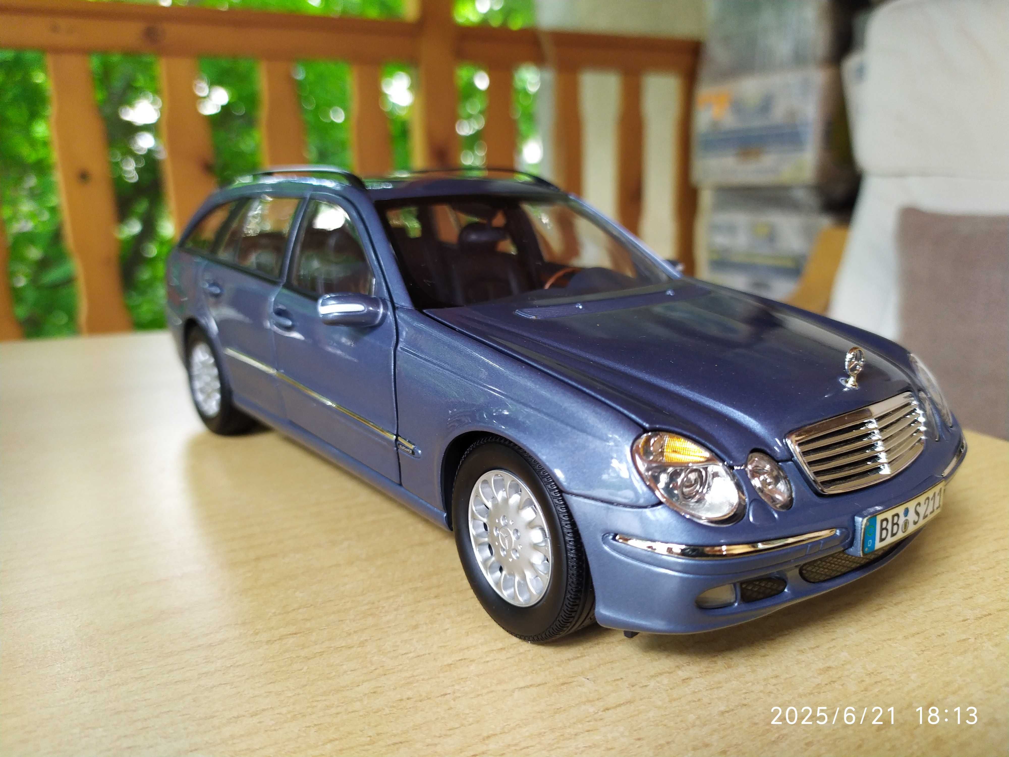 Метален модел на Mercedes Benz E Class Klasse T Modell S211  - Kyosho