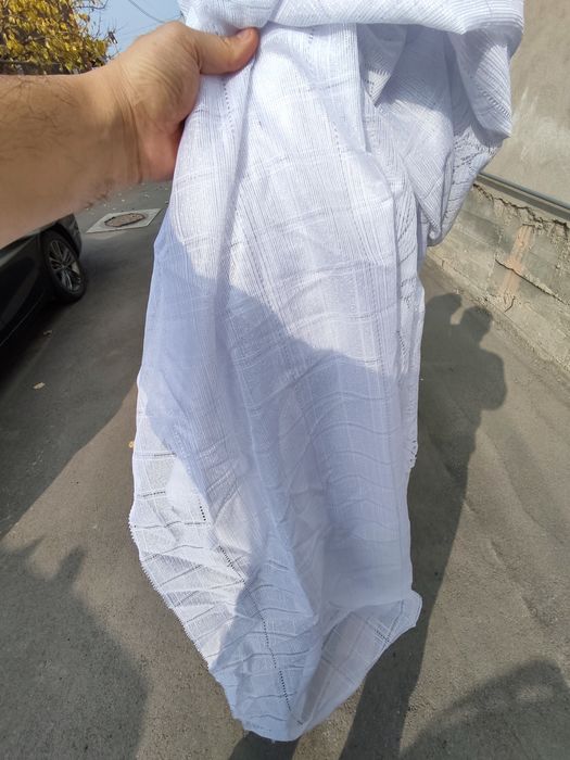 Дубленка, тюли и шторы.