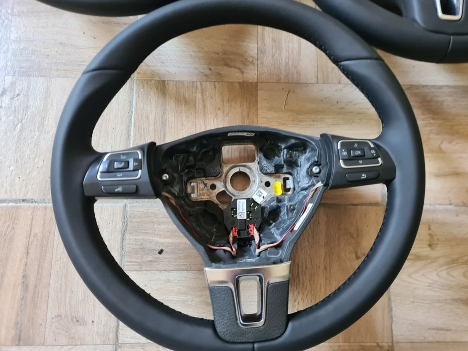 Volan piele/ perforata VW Passat B7 Golf Tiguan Caddy