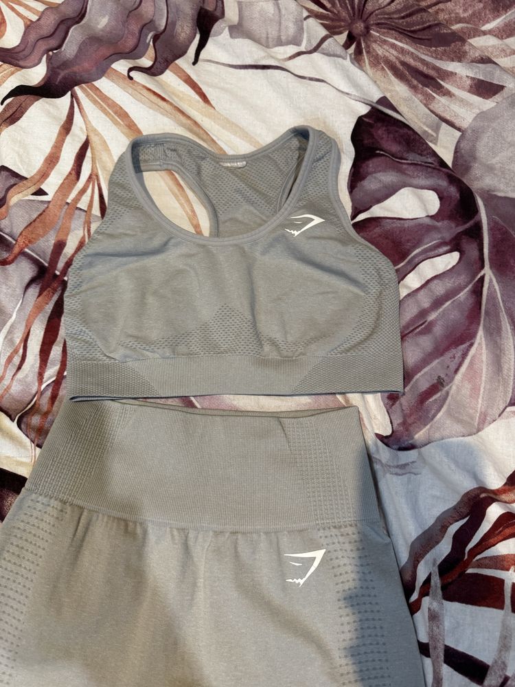 Клин и бюстие gymshark