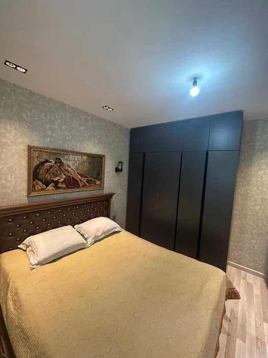 Купить евро двух комнатную в кирпичном доме, 77 серия, метро Шахристан