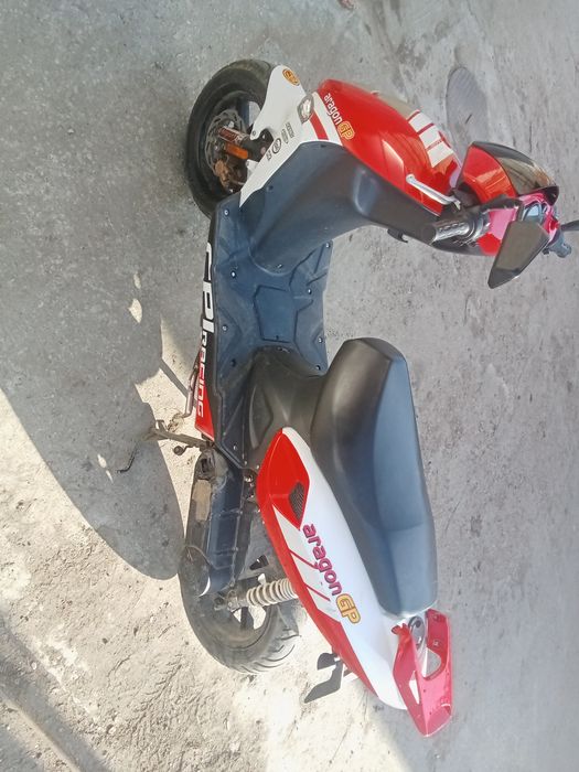 Vând scuter  aragon merge bine