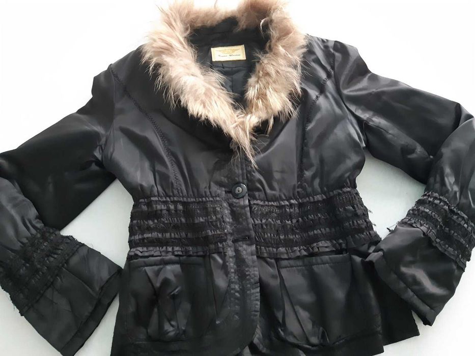 Дамско много красиво яке с естествен пух-л размер-120лв.