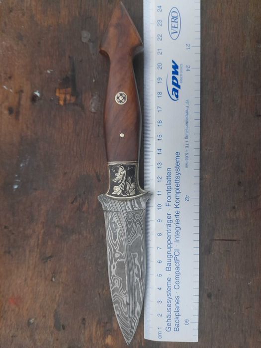 Ножове дамаска стомана