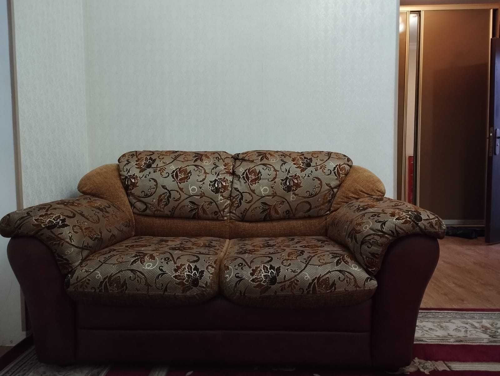 Мягкий диван и софа