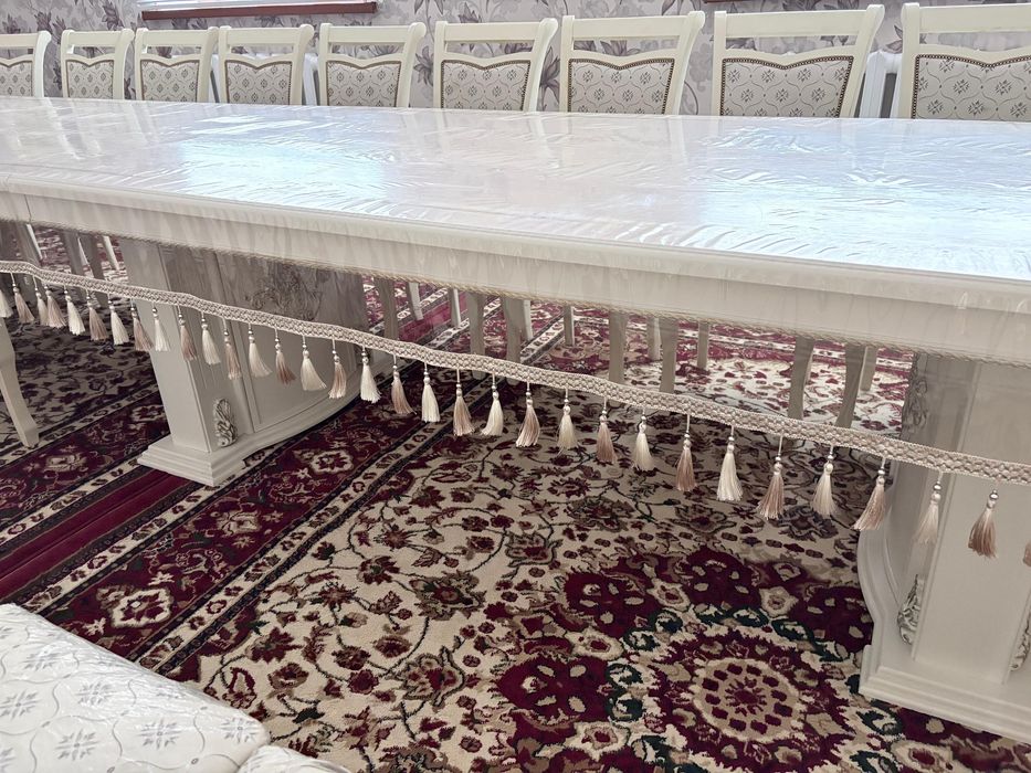 Стол стулья отличного качества почти новая