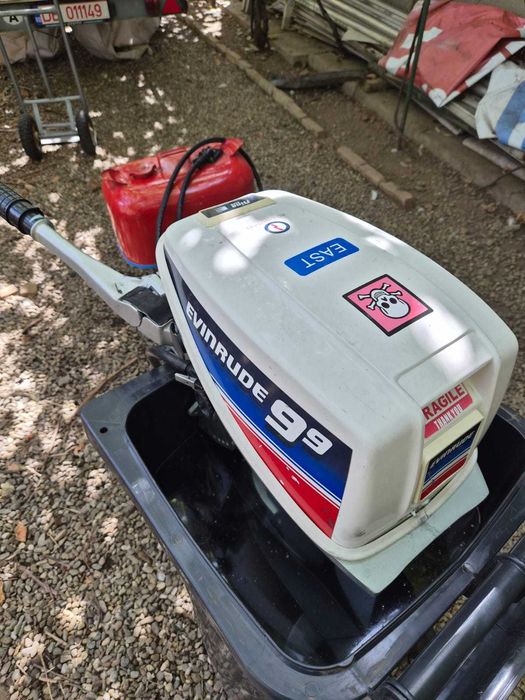 Evinrude 15 HP (cizma scurta), rezervor metalic 23 l, linie alimentare