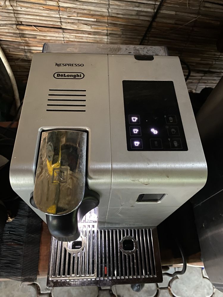 Aparat de cafea expresso nespresso delonghi