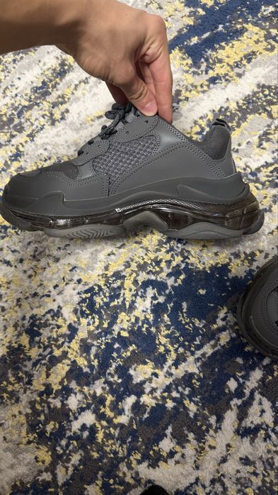 balenciaga triple s marimea 41 culoare gri