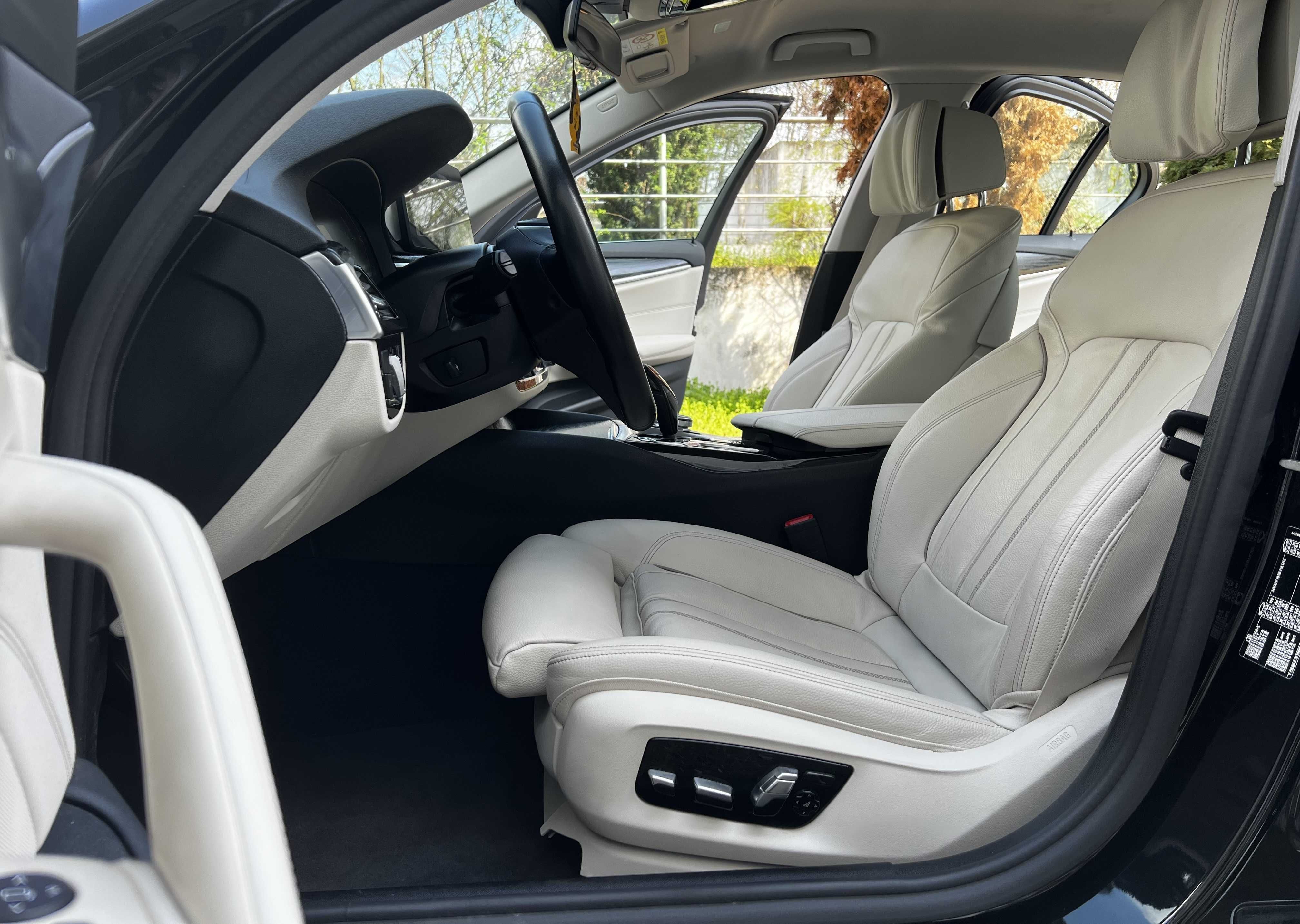 BMW Seria 5 G30 2022 FaceLift Faruri LASER 130.000 KM Interior ALB